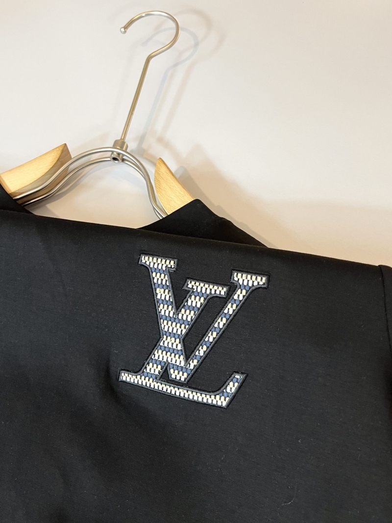 l0vis Vvtt0n t-shirt